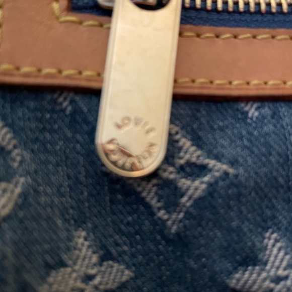 Gorgeous Louis Vuitton denim hobo style bag - Picture 3 of 9